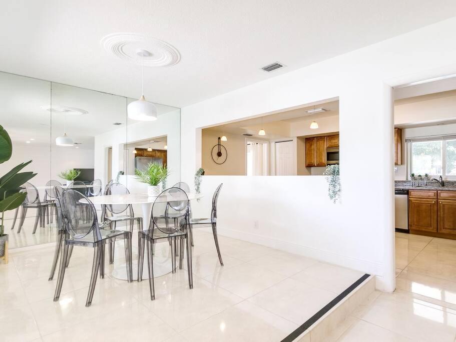 Modern Spacious 5-Bedroom Home With Pool Hollywood Ngoại thất bức ảnh
