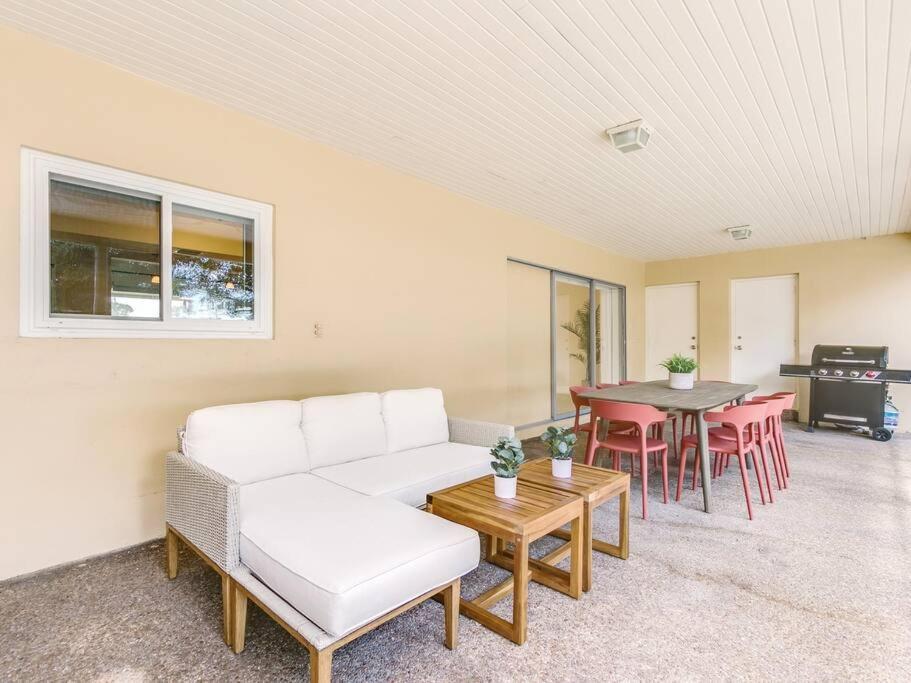 Modern Spacious 5-Bedroom Home With Pool Hollywood Ngoại thất bức ảnh
