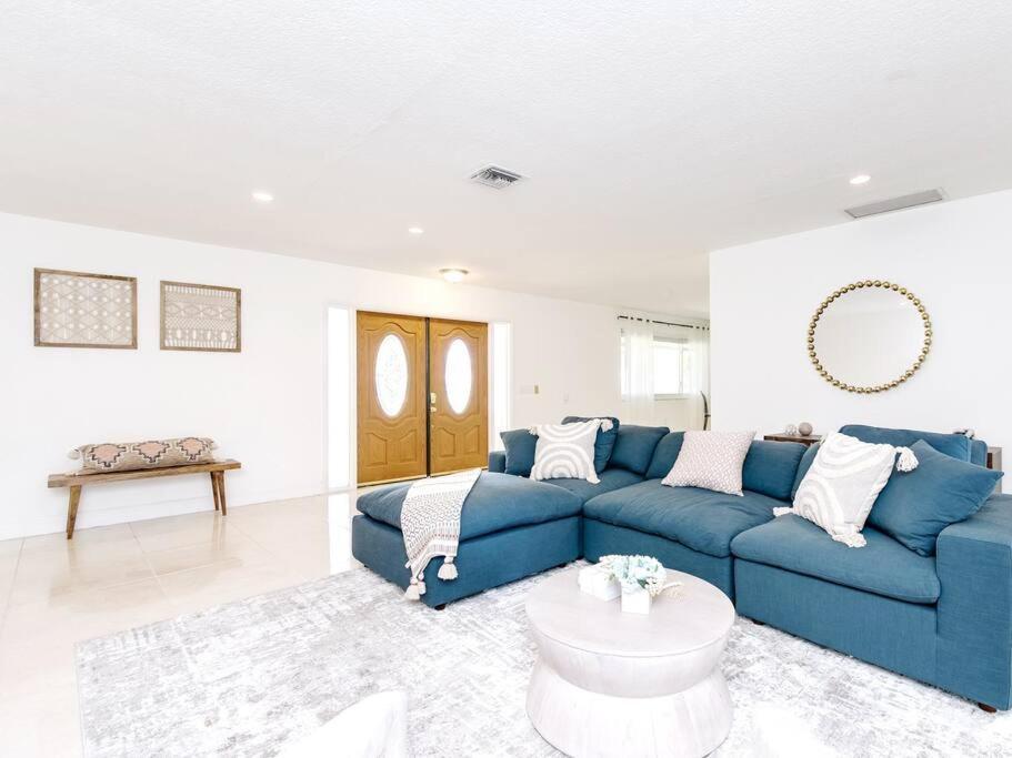 Modern Spacious 5-Bedroom Home With Pool Hollywood Ngoại thất bức ảnh