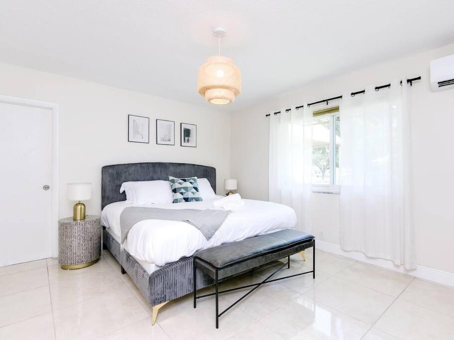 Modern Spacious 5-Bedroom Home With Pool Hollywood Ngoại thất bức ảnh