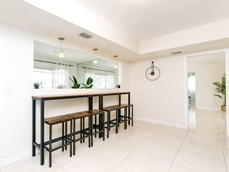 Modern Spacious 5-Bedroom Home With Pool Hollywood Ngoại thất bức ảnh