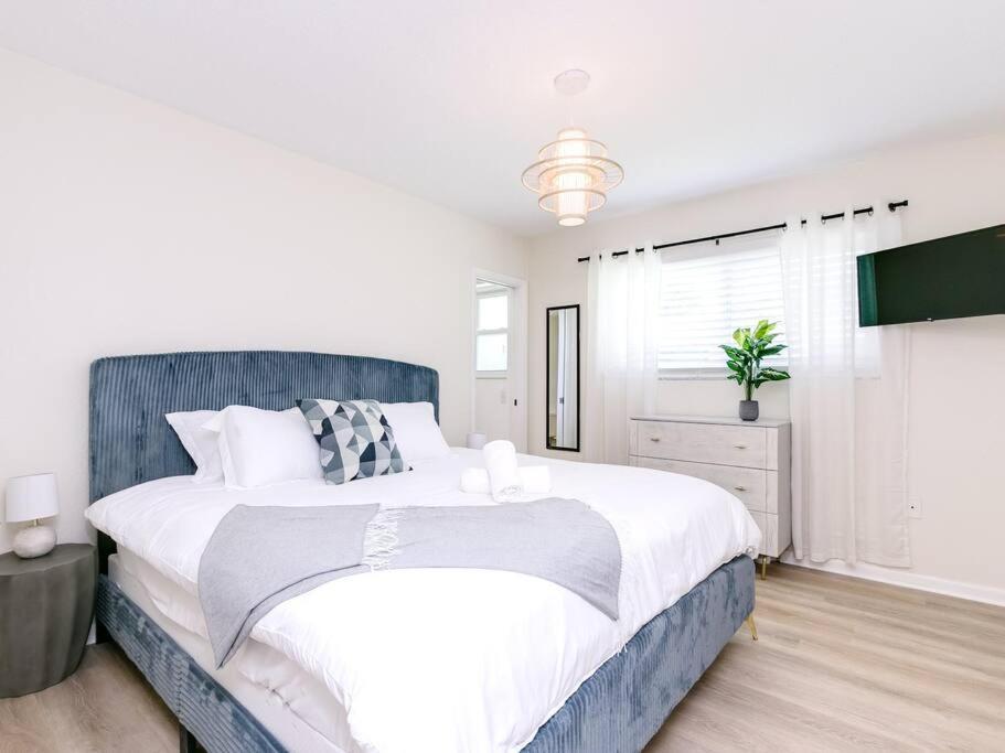 Modern Spacious 5-Bedroom Home With Pool Hollywood Ngoại thất bức ảnh